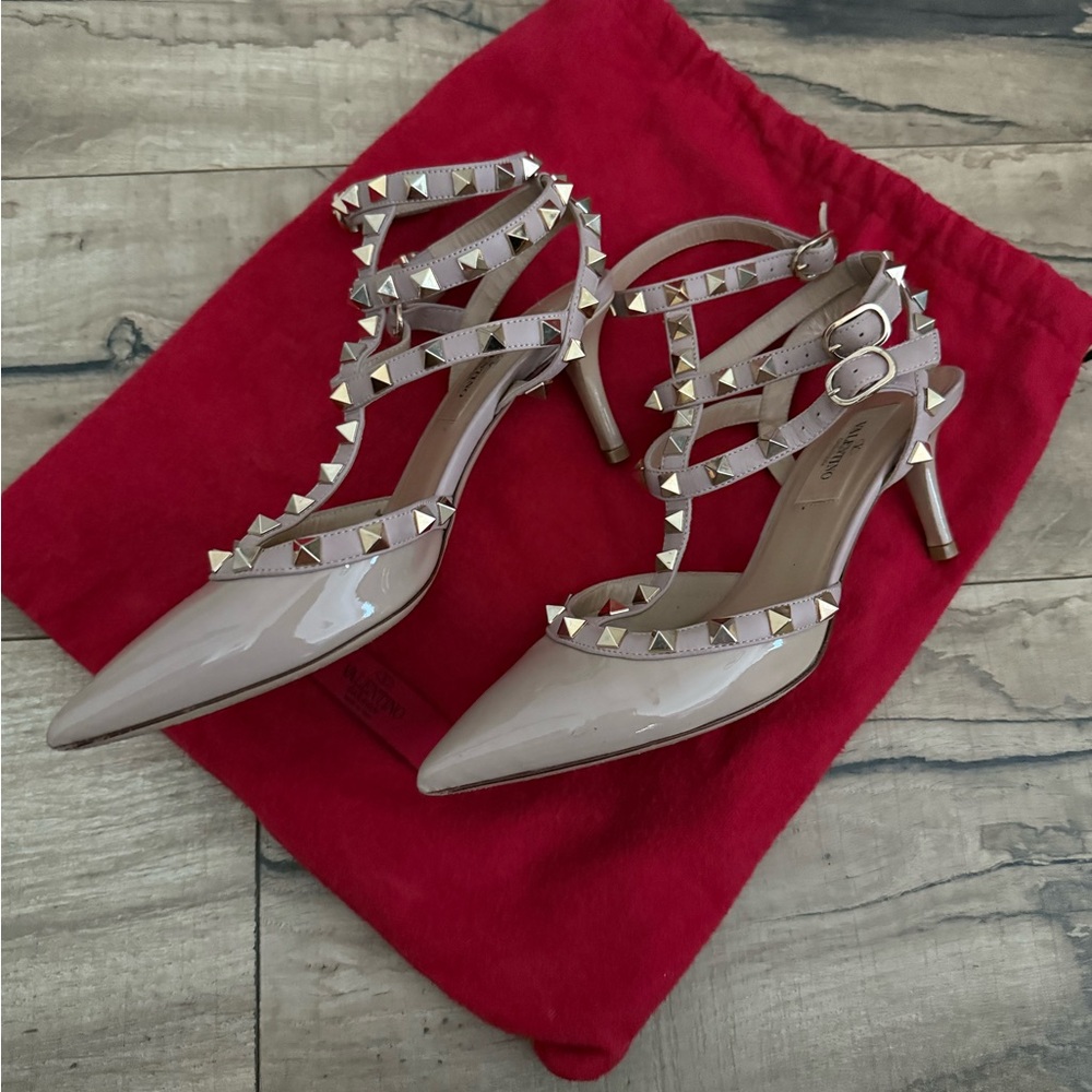 Valentino Garavani Rockstud kitten Heels
